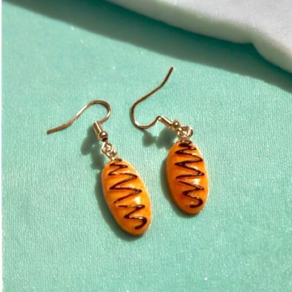 Funky Food Bread Resin Earrings Dangle Drop Hook - Picture 2 of 2